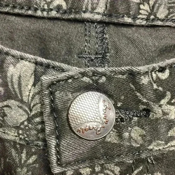 Free People Skinny Jeans Black & Grey Floral  Sz 27 - Picture 6 of 16